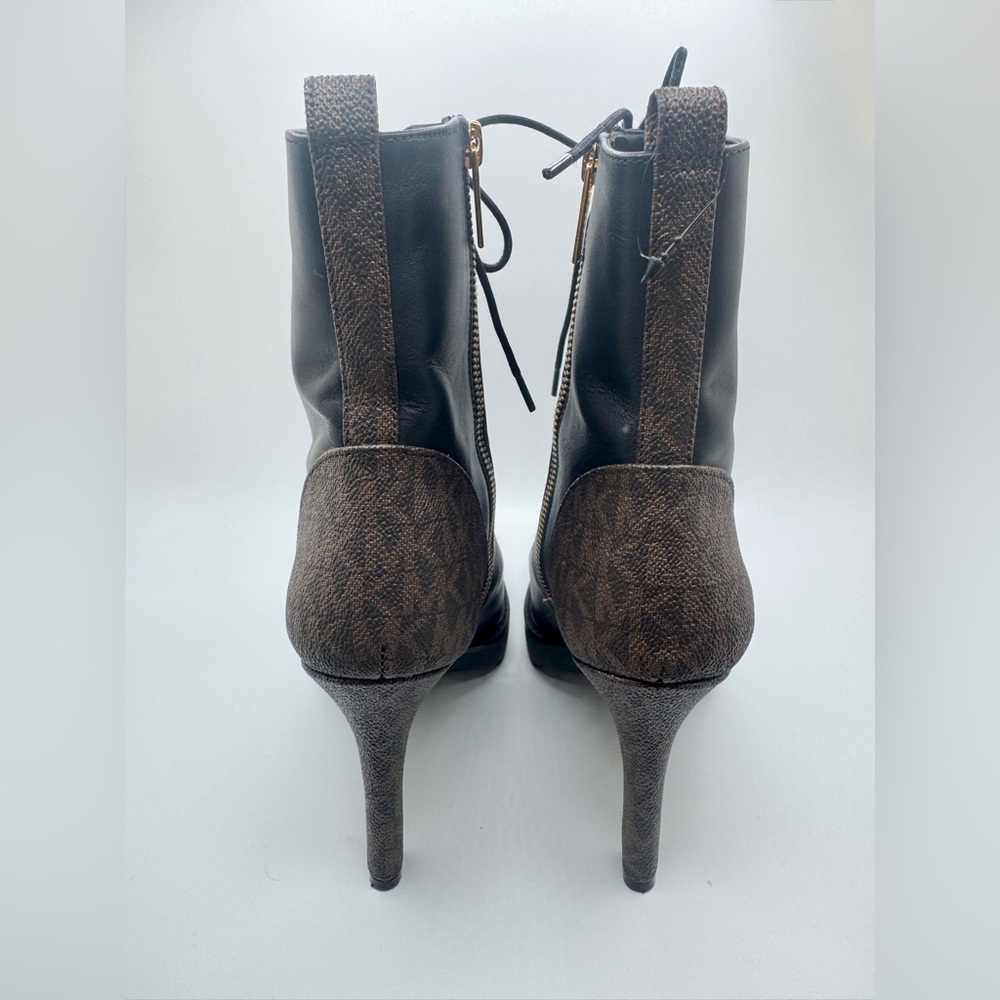 Michael Michael Kors Women’s Kyle Lace-Up Lug Sole Black/Brown Booties Size 8 - Picture 4 of 7